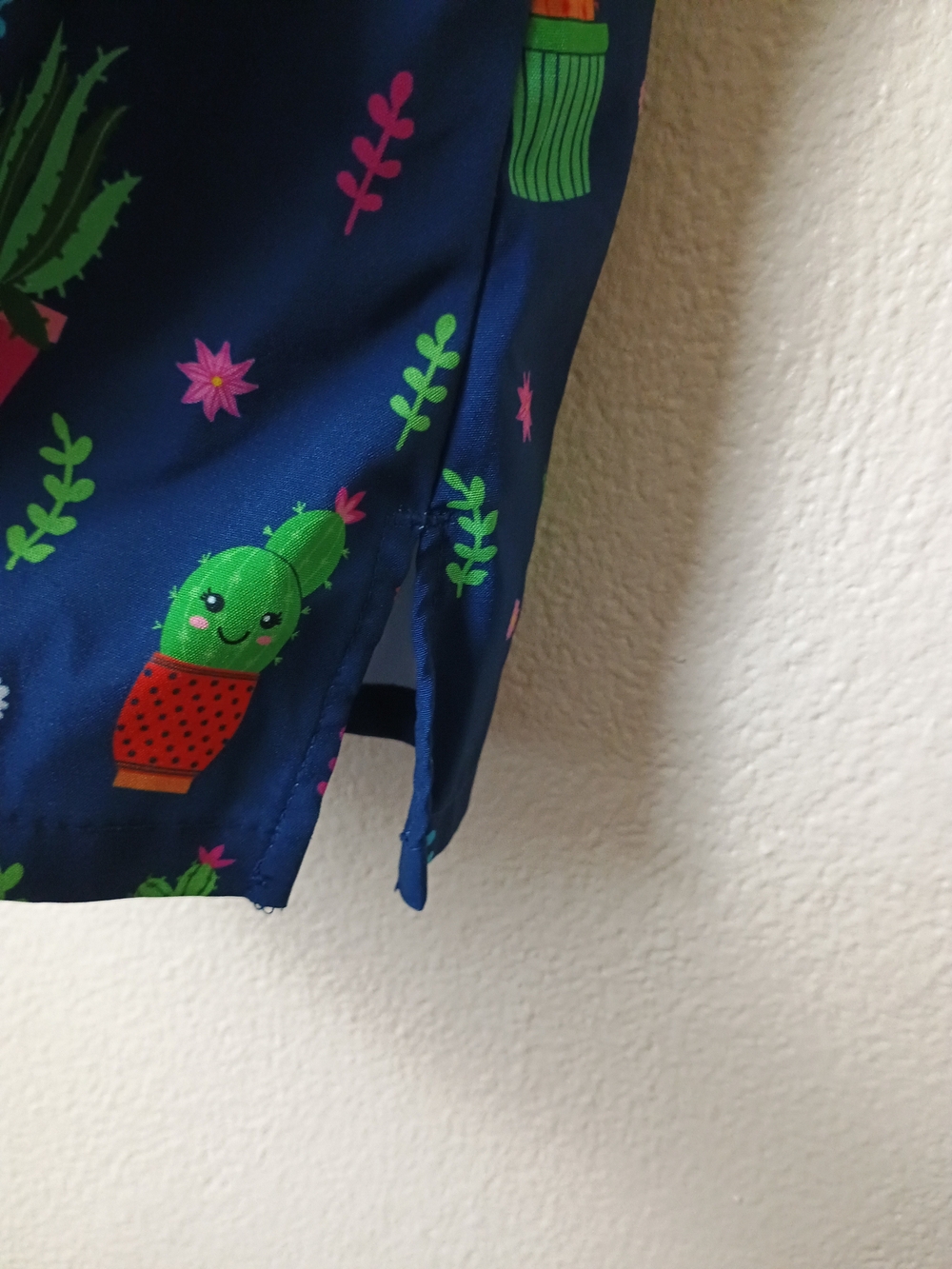 Ava Therese XL V-Neck Navy Cactus Print Scrub Top Front Patch Pockets - Picture 10 of 10